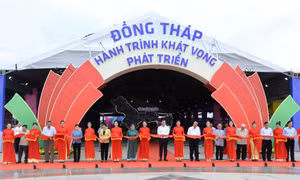 Triển lãm Hành trình khát vọng chào mừng Đại hội Đảng tỉnh Đồng Tháp