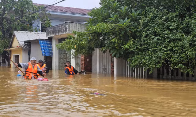 Thông tin mới về mưa lũ miền Trung; miền Bắc hôm nay đỉnh điểm mưa rét