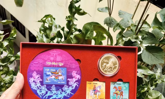 Phát hành tem ‘Tết Bính Ngọ’ và xu ‘Nhật Mã Phi Vân’