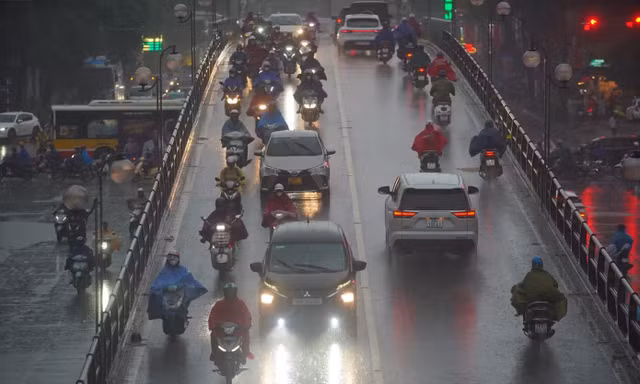 Gió mùa đông bắc tràn về từ chiều tối nay, mưa rất lớn, nền nhiệt giảm sâu