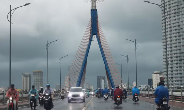 Miền Trung đón mưa dông