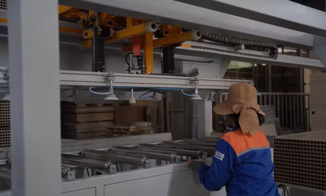Biến rác thải nhựa thành sản phẩm gỗ hữu ích