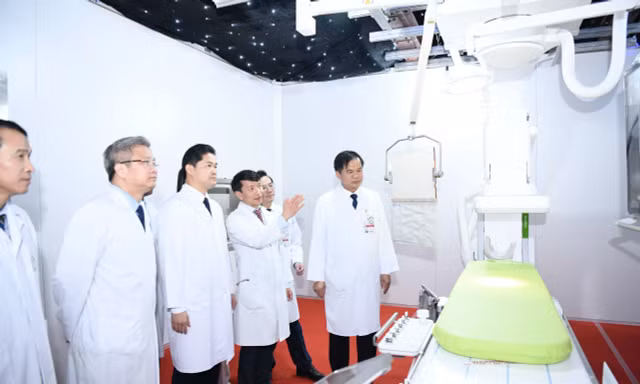 Bệnh viện Bạch Mai đưa hơn 1.500 thiết bị y tế hiện đại vào vận hành