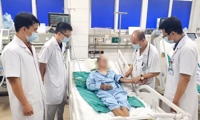Người đàn ông bị liên cầu lợn tấn công não sau khi ăn tiết canh