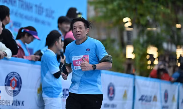 Từ bệnh nhân ung thư thành ‘sứ giả hi vọng’ trên đường chạy Hành trình tiếp sức