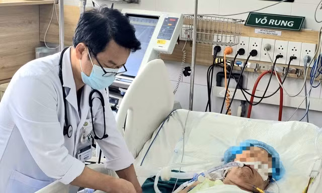 Bệnh viện Bạch Mai tiếp nhận nhiều ca hôn mê do ngộ độc khí CO