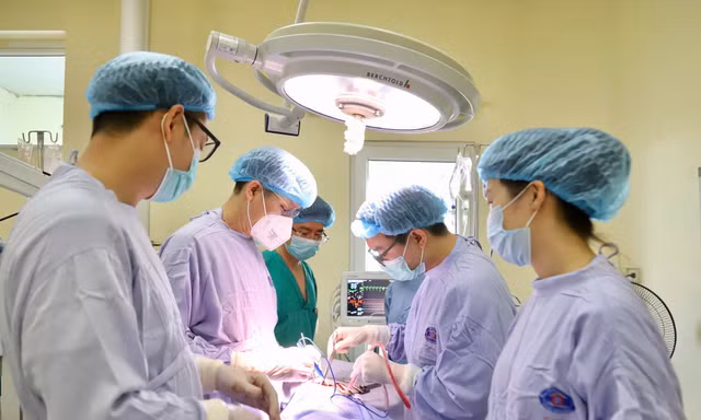 Cắt khối u phổi chiếm gần hết lồng ngực vì bỏ lỡ thời điểm vàng phát hiện bệnh