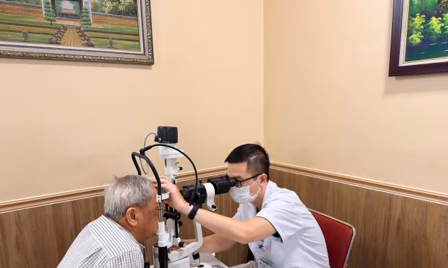 Khám sức khỏe miễn phí cho 250 người có công và gia đình chính sách tại Hà Nội