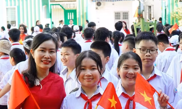 Bộ trưởng Giáo dục: Sắp xếp trường học không phải giảm số lượng bằng mọi giá