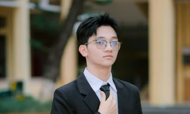 Nam sinh phá vỡ kỷ lục thi Đánh giá tư duy có niềm đam mê Toán học