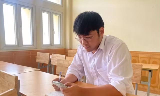 Thầy giáo tương lai thi tốt nghiệp THPT lần thứ 7 tiết lộ 'bí kíp' tránh mất điểm oan môn Toán