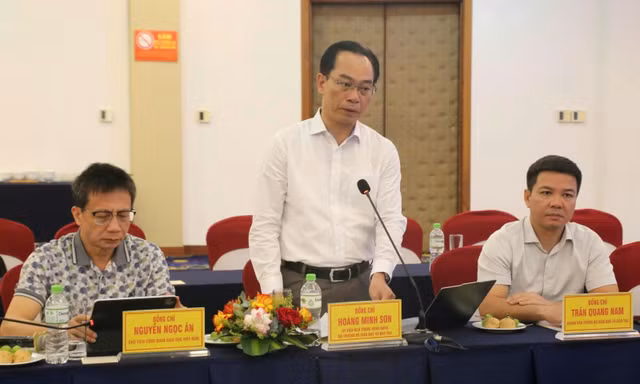 Gian lận thi ở Quảng Trị: Bộ trưởng Bộ GD&ĐT Hoàng Minh Sơn làm việc với UBND tỉnh
