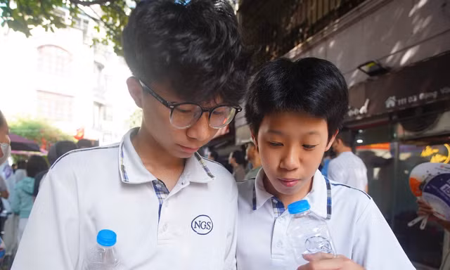 Tối 19/6, Sở GD&ĐT Hà Nội công bố điểm chuẩn các trường THPT năm nay. 