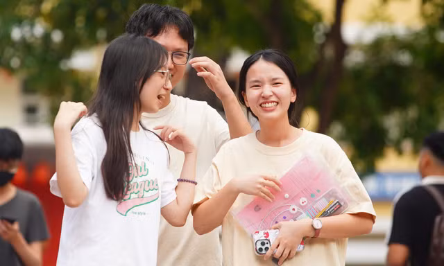 15 thủ khoa lớp 10 THPT chuyên của Hà Nội