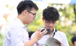 Kỳ thi tốt nghiệp THPT 2 trong 1 'thất sủng', có nên níu kéo?