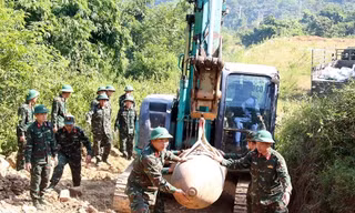Hủy nổ an toàn quả bom nặng hơn 1 tấn phát hiện trên sông Lô