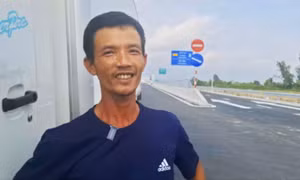Tài xế 'vui như Tết' khi lần đầu đi cao tốc về Cà Mau