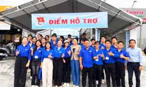 Khách hành hương gửi lời cảm ơn thanh niên tình nguyện Cà Mau sau Lễ tuyên phong chân phước