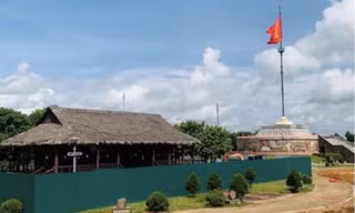 Tạm dừng đón khách tham quan di tích Đôi bờ Hiền Lương - Bến Hải 