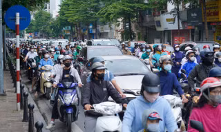 Hà Nội sắp cấm xe máy xăng trong vành đai 1: Cần gì, được gì? 