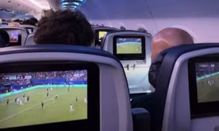 Hãng hàng không chơi lớn, chiếu cả World Cup trên máy bay
