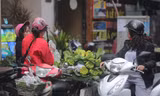 Người Hà Nội tất bật sắm lễ cúng Rằm tháng Giêng