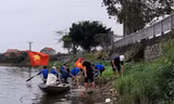 Các bạn trẻ là những đoàn viên thanh niên trong các chương trình làm sạch môi trường sống của mình.
