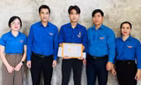 Trao Huy hiệu Tuổi trẻ dũng cảm cho đoàn viên cứu người đuối nước 