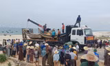 'Những người hùng trong lũ' của Quảng Bình mang bơ nan ra Bắc cứu hộ lũ lụt