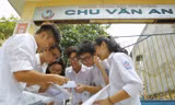 Thi THPT: Đề văn dễ thở, phát hiện thí sinh mang tài liệu vào phòng thi