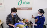 Ấm áp nhà ăn chay 0 đồng phục vụ hàng trăm suất cho mọi người ở Hà Nội