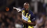  Usain Bolt lập cú đúp ngay trận đá chính đầu tiên