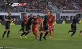 VAR 'bắt dính' Wayne Rooney đánh nguội đối thủ