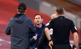 Frank Lampard nổi điên với ban huấn luyện Liverpool.
