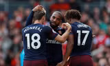 Các cầu thủ Arsenal ăn mừng bàn thắng trước Fulham