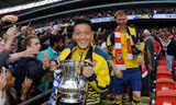 Mesut Ozil rời Arsenal trong tranh cãi.