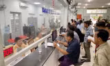 Người dân TPHCM vật vã làm giấy đăng ký xe vì nghẽn mạng