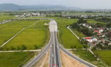 Tài xế lúng túng vì vạch kẻ đường, biển báo ‘dễ nhầm’ trên cao tốc qua Hà Tĩnh