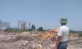 Khu vực ruộng của nhiều hộ dân ở xã Tăng Tiến bị đơn vị thi công mặt bằng Khu công nghiệp Việt Hàn đổ đất san lấp