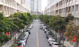 Đỗ ô tô dưới lòng đường trong khu đô thị quận 2, TPHCM. Ảnh: phạm nguyễn