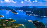 Phong cảnh non nước hữu tình trên hồ Hòa Bình. Ảnh: Xuân Thanh 