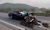 Vì sao Mercedes-Benz bị tai nạn bung túi khí nhưng người lái vẫn tử vong?