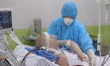 Bệnh nhân phi công phục hồi hoàn toàn sức cơ chân, bước đi nhiều hơn