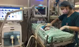 Bé sơ sinh bị mẹ đẻ bỏ rơi ở hố ga đã tử vong