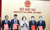 Bộ trưởng Bộ Nội vụ Phạm Thị Thanh Trà trao các quyết định bổ nhiệm cán bộ