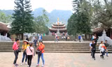 Chùa Hương thưa vắng du khách ngày khai hội