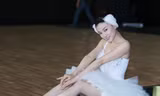 Thu Thủy làm thiên nga gợi cảm trên sàn tập
