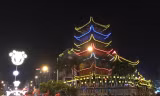Sau giao thừa, hàng ngàn người ở TPHCM nô nức đến các chùa Vĩnh Nghiêm, Xá Lợi (quận 3), Đại Giác, Phổ Quang (quận Tân Bình), Việt Nam Quốc Tự (quận 10), Vạn Thọ (quận 1)… để du xuân, cầu phúc lộc cho năm mới.