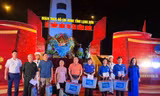Thế hệ trẻ Lạng Sơn ghi nhớ, tặng quà tri ân gia đình thương binh, liệt sỹ, người có công -Ảnh: Duy Chiến 