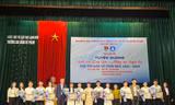 Tôn vinh những sinh viên tiêu biểu. Ảnh: Duy Chiến 